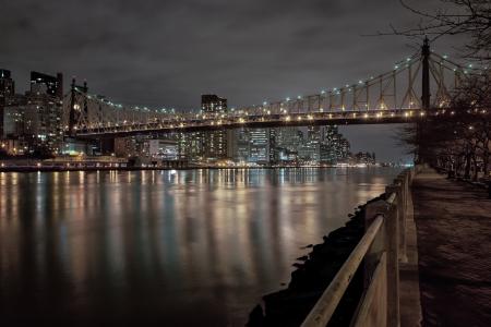 纽约市，城市，公园，东河，长椅，桥，桥，夜间