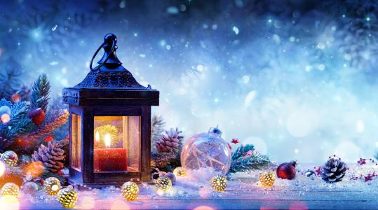 假期，新年，圣诞节，板，灯笼，蜡烛，分支机构，云杉，枞树，锥，玩具，球，灯泡，花环，雪