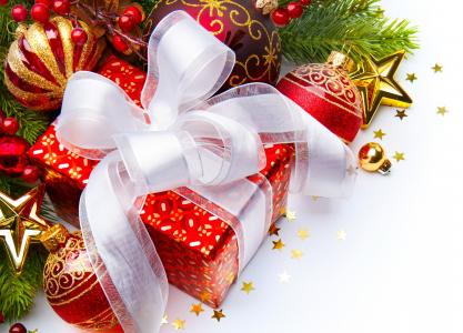 新年，圣诞节，新年，圣诞节，假期，礼物，框，包装，弓，丝带，白，装饰品，毛皮树，玩具，球，球，红色，亮片，分支