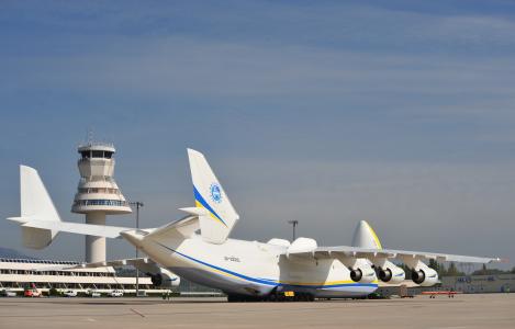 225，mriya，an-225，mriya，大多数，大型，货物，飞机，在，世界，乌克兰，重量，590吨，承载量，254吨，速度762公里，蓝色，黄色，安东诺夫
