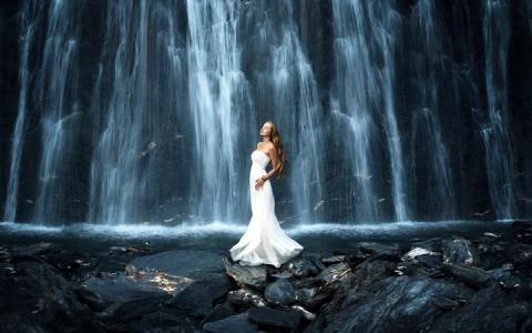 瀑布，石头，女孩，穿着白色连衣裙