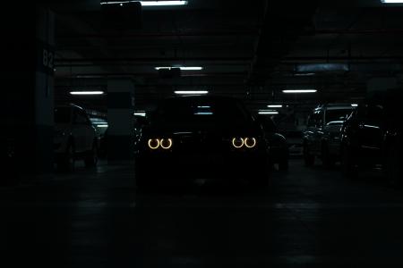 宝马，E39，超级跑车，黑暗的背景下，停车
