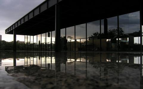 玻璃建筑，水，黄昏
