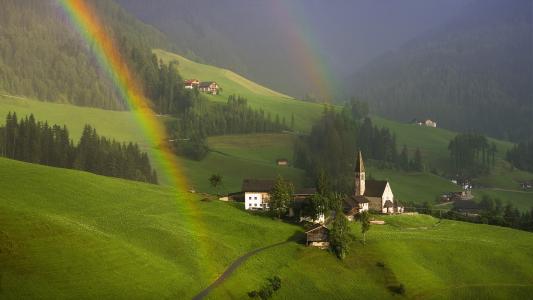 在彩虹之外的某个地方，奥地利南部的蒂罗尔州