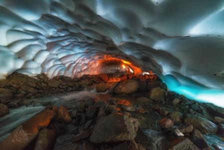 雪隧道，堪察加半岛，穆特诺夫斯基火山，照片，安德烈·格拉乔夫