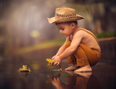 杰克·奥尔森，孩子，男孩，帽子，自然，水，青蛙，游戏