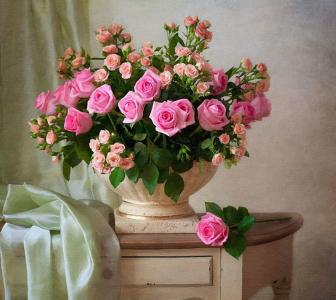床头柜，花瓶，鲜花，玫瑰，布