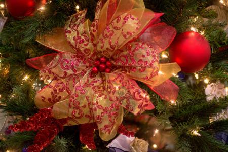 圣诞树，弓，球，装饰品