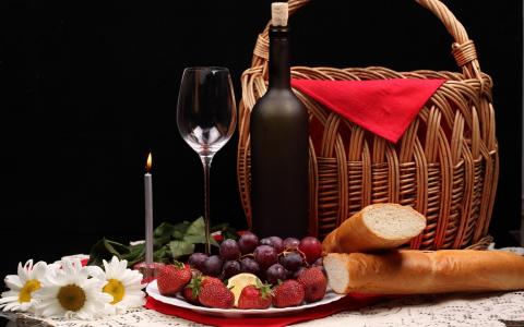 葡萄，面包，浆果，酒杯，草莓，一瓶