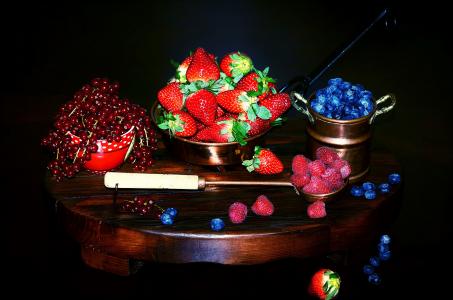 水果，浆果，草莓，黑醋栗，蓝莓，覆盆子