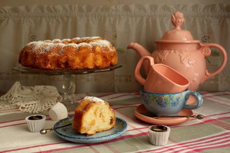 花瓶，蛋糕，糕点，盘子，杯子，茶壶，茶，糖果，糖果，餐巾