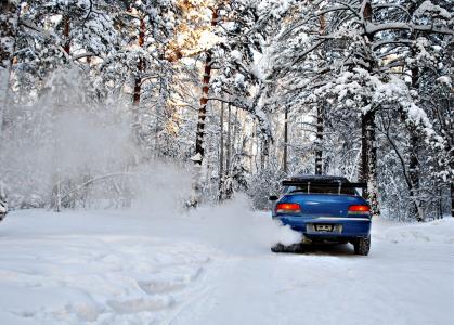 冬天，雪，汽车