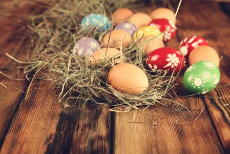 复活节，鸡蛋，krashenki，干草