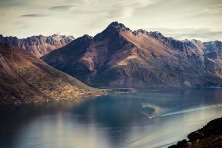 瓦卡蒂普湖，皇后镇，山脉，河流，船舶，自然，新西兰