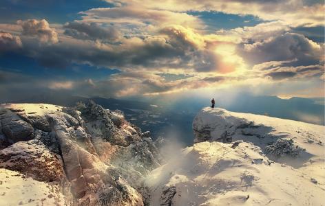 在阳光，山脉，天空，云彩，雪，Mikhalyuk谢尔盖的光