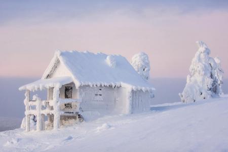 性质，冬天，美丽，山，雪，房子，白色背景