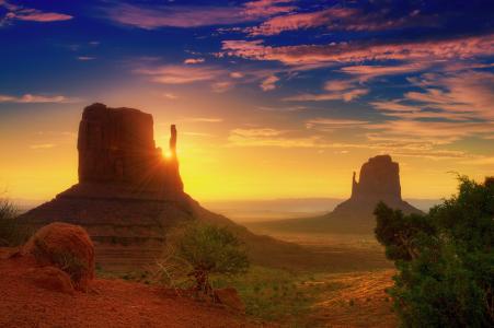 纪念碑谷，犹他州，黎明，光线，云，沙漠