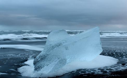 自然，冰山和冰川，冰，岸，波浪，冷
