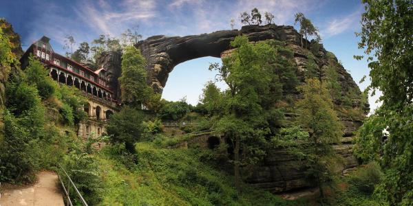 捷克共和国的Pravčický门，自然，美景，岩石，绿地，树木，天空，建筑的奇迹