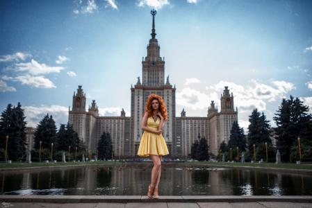 格鲁吉亚chernyadev，亲照片，女孩，红色，模型，高层，城市，莫斯科