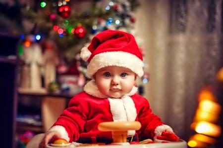 圣诞节，新的一年，小圣诞老人服装，婴儿，孩子，假期，查看，圣诞树，快乐，灯
