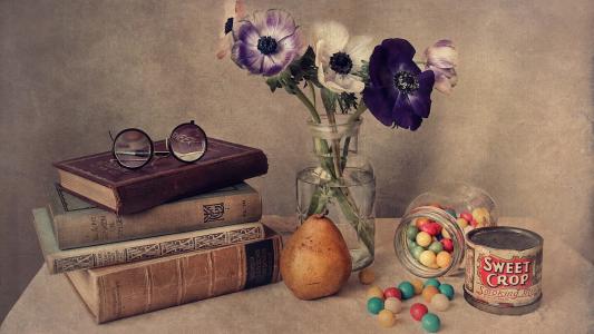书，眼镜，鲜花，药丸，梨，可以用烟草