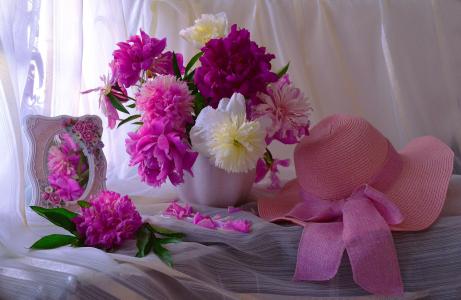 Valentina Kolova，静物，面料，面纱，窗帘，花瓶，鲜花，牡丹，镜子，帽子，花瓣