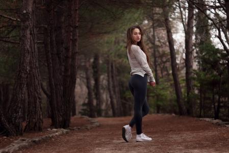女孩，体育，图，在树林里，慢跑