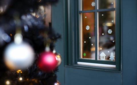 圣诞树，装饰品，球，窗口，雪花，小雕像，心情