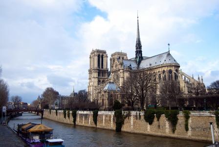 巴黎圣母院大教堂，巴黎，法国，巴黎圣母院，河，桥，船，云，天空