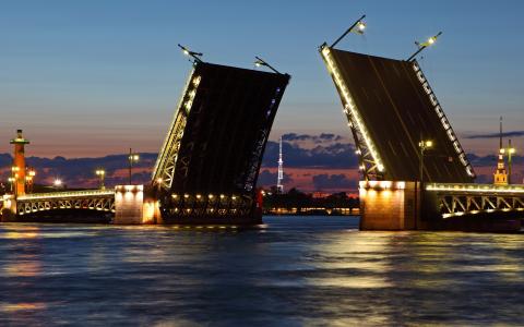 涅瓦河，圣彼得堡，圣彼得堡的吊桥