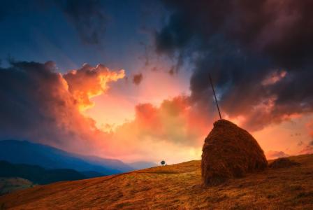 丘陵，堆栈，天空，云，日落，通过Vitaliy Bashkatov