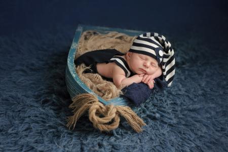 婴儿，婴儿，婴儿，帽，帽，船，绳子，睡觉，地毯