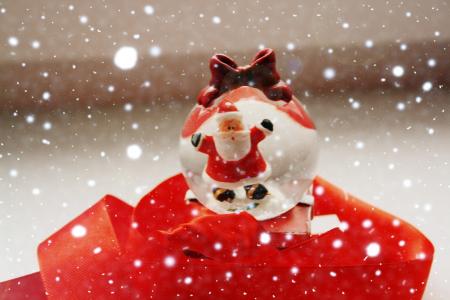新的一年，冬天，圣诞老人，雪，球，魔术球，奇迹，礼物，假期，心情