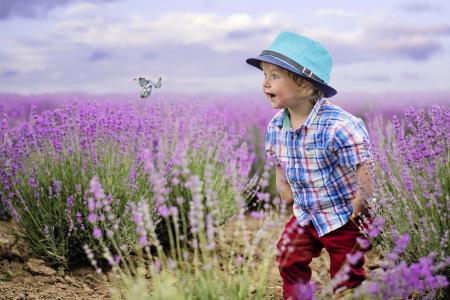 安东尼娜Valcheva，孩子，男孩，男孩，帽子，性质，田地，草，蝴蝶，情绪