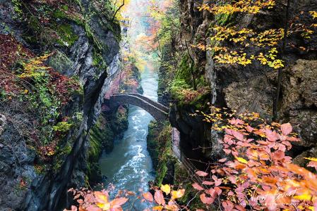山河，桥，秋天的颜色，瑞士