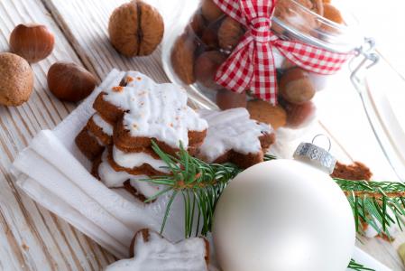 食品，甜点，饼干，新年，烘烤，星星，球，白，坚果，森林，假期，冬天