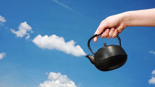 手，茶壶，天空，云