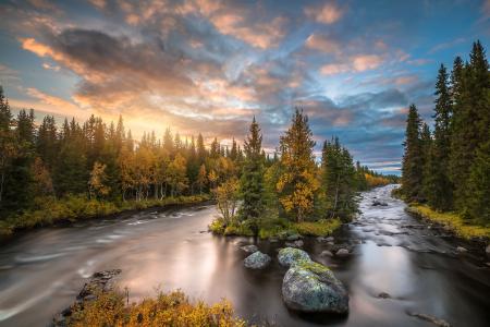 性质，秋季，照片，Jorn Allan Pedersen，森林，河流，石头，云