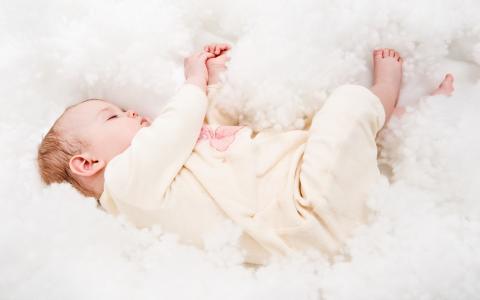 睡在云端，宝宝的快乐，冷静
