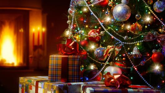 新年，圣诞节，圣诞树，装饰品，光球，灯，蜡烛，礼品，壁炉
