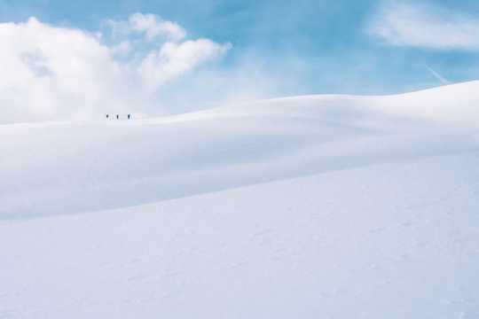 雪坡景象壁纸图片