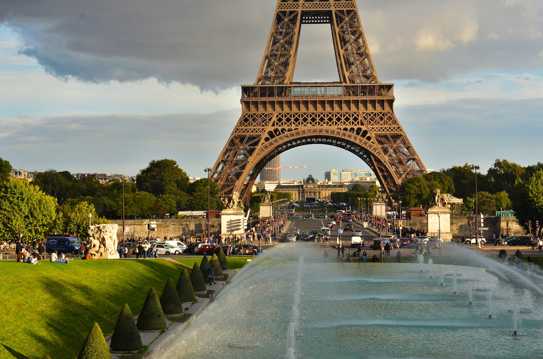 法国埃菲尔铁塔高清图片