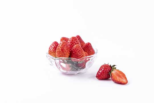 新鲜美味的草莓图片