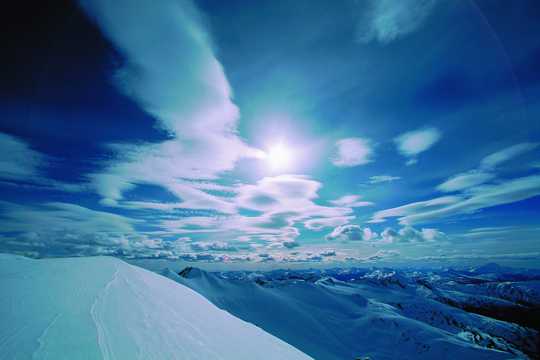 雪山天空自然风光图片
