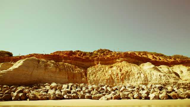沙滩悬崖图片