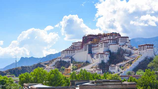 神圣的西藏布达拉宫景色图片