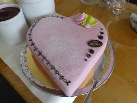 粉色爱心蛋糕图片