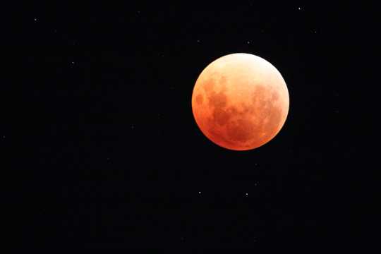 天空红色满月月亮图片