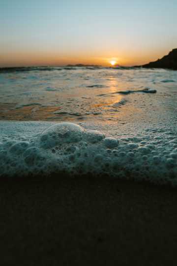 黄昏下的沙滩图片
